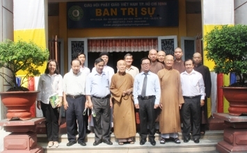 Tp. HCM. Quận Ủy, UBND, UBMTTQVN Quận 10 chúc mừng Phật đản